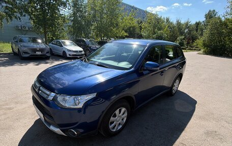 Mitsubishi Outlander III рестайлинг 3, 2014 год, 1 800 000 рублей, 2 фотография