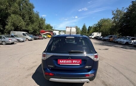 Mitsubishi Outlander III рестайлинг 3, 2014 год, 1 800 000 рублей, 4 фотография