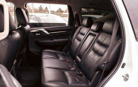 Mitsubishi Pajero Sport III рестайлинг, 2017 год, 2 365 000 рублей, 17 фотография