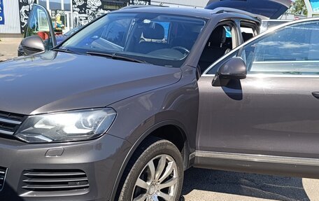 Volkswagen Touareg III, 2011 год, 1 950 000 рублей, 1 фотография