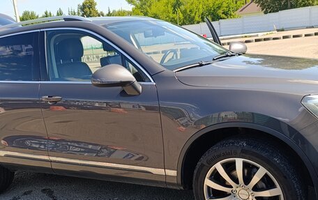 Volkswagen Touareg III, 2011 год, 1 950 000 рублей, 2 фотография