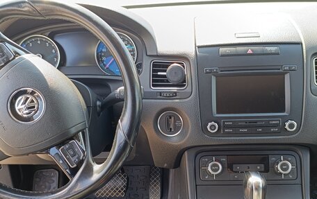 Volkswagen Touareg III, 2011 год, 1 950 000 рублей, 12 фотография