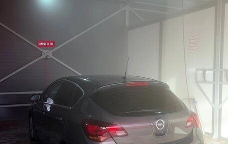 Opel Astra J, 2013 год, 870 000 рублей, 2 фотография
