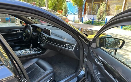 BMW 7 серия, 2018 год, 3 040 000 рублей, 9 фотография
