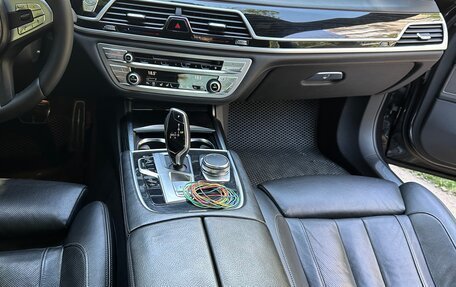 BMW 7 серия, 2018 год, 3 040 000 рублей, 13 фотография