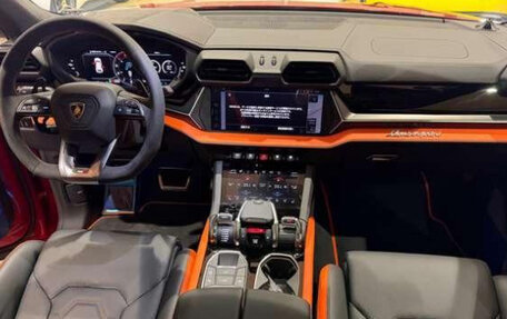 Lamborghini Urus I, 2026 год, 27 000 000 рублей, 10 фотография