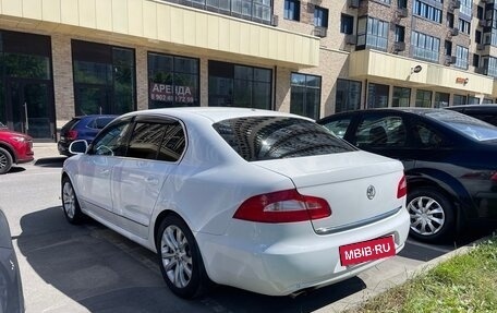 Skoda Superb III рестайлинг, 2013 год, 1 200 000 рублей, 2 фотография