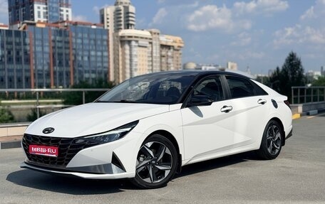 Hyundai Elantra, 2022 год, 2 200 000 рублей, 1 фотография