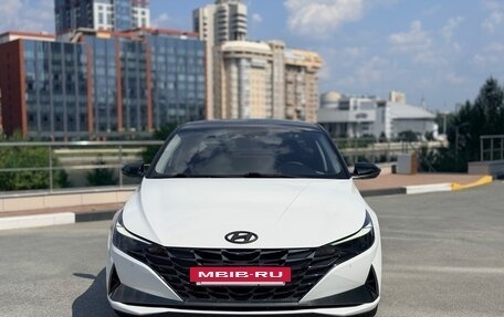Hyundai Elantra, 2022 год, 2 200 000 рублей, 2 фотография