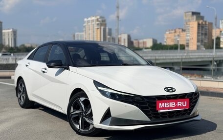 Hyundai Elantra, 2022 год, 2 200 000 рублей, 3 фотография