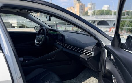 Hyundai Elantra, 2022 год, 2 200 000 рублей, 16 фотография