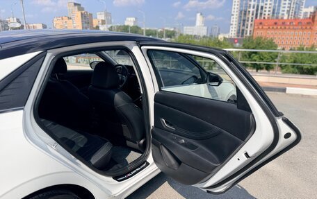 Hyundai Elantra, 2022 год, 2 200 000 рублей, 14 фотография