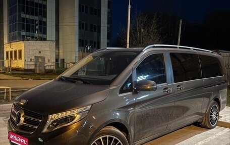 Mercedes-Benz V-Класс, 2017 год, 4 400 000 рублей, 3 фотография