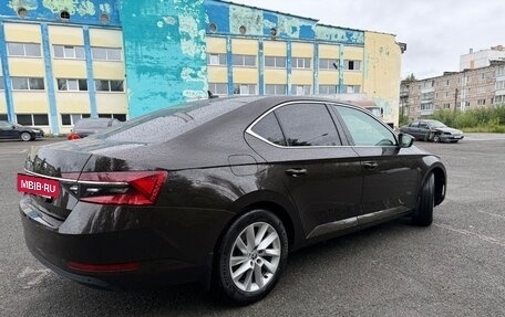 Skoda Superb III рестайлинг, 2021 год, 2 600 000 рублей, 12 фотография