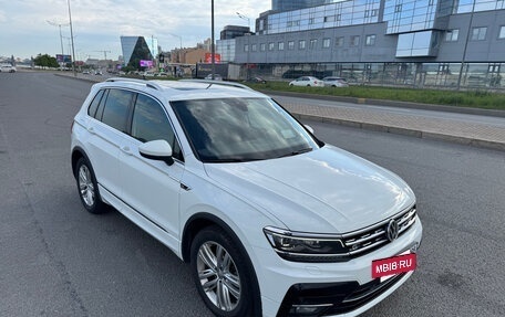 Volkswagen Tiguan II, 2019 год, 2 700 000 рублей, 2 фотография
