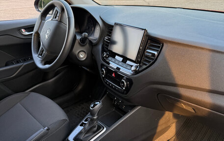 Hyundai Solaris II рестайлинг, 2022 год, 1 950 000 рублей, 8 фотография