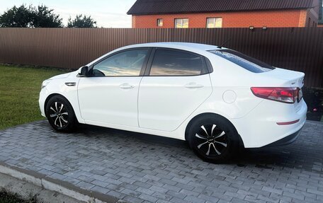 KIA Rio III рестайлинг, 2016 год, 900 000 рублей, 2 фотография