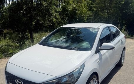 Hyundai Solaris II рестайлинг, 2022 год, 1 490 000 рублей, 2 фотография