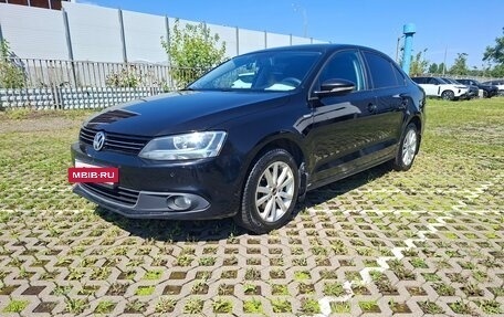 Volkswagen Jetta VI, 2013 год, 950 000 рублей, 2 фотография