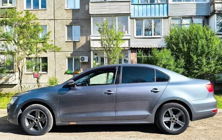 Volkswagen Jetta VI, 2012 год, 800 000 рублей, 2 фотография