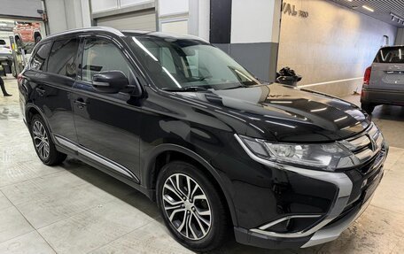 Mitsubishi Outlander III рестайлинг 3, 2018 год, 2 049 000 рублей, 3 фотография
