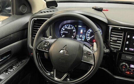 Mitsubishi Outlander III рестайлинг 3, 2018 год, 2 049 000 рублей, 10 фотография