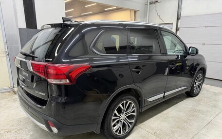 Mitsubishi Outlander III рестайлинг 3, 2018 год, 2 049 000 рублей, 4 фотография
