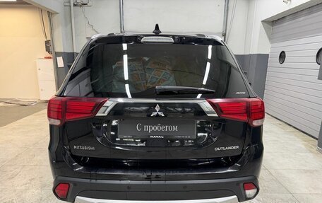 Mitsubishi Outlander III рестайлинг 3, 2018 год, 2 049 000 рублей, 5 фотография