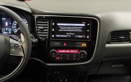 Mitsubishi Outlander III рестайлинг 3, 2018 год, 2 049 000 рублей, 11 фотография