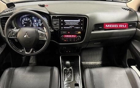 Mitsubishi Outlander III рестайлинг 3, 2018 год, 2 049 000 рублей, 9 фотография