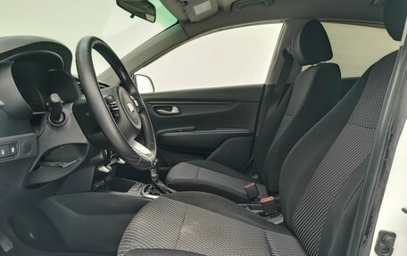 KIA Rio IV, 2018 год, 900 000 рублей, 15 фотография
