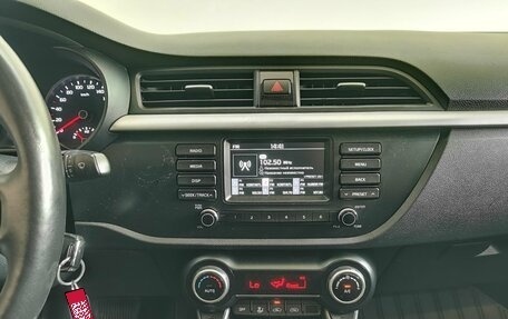 KIA Rio IV, 2018 год, 900 000 рублей, 11 фотография