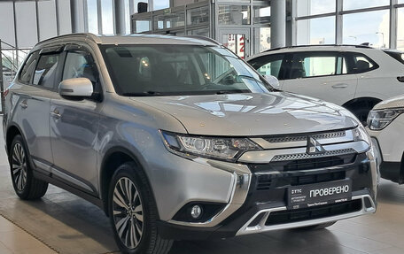 Mitsubishi Outlander III рестайлинг 3, 2021 год, 2 210 000 рублей, 3 фотография