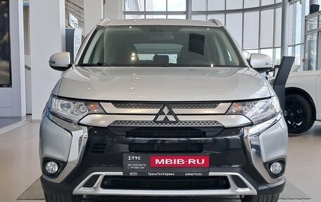 Mitsubishi Outlander III рестайлинг 3, 2021 год, 2 210 000 рублей, 2 фотография