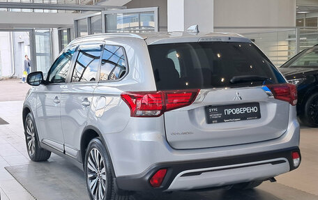 Mitsubishi Outlander III рестайлинг 3, 2021 год, 2 210 000 рублей, 8 фотография