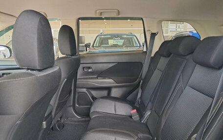 Mitsubishi Outlander III рестайлинг 3, 2021 год, 2 210 000 рублей, 15 фотография