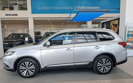 Mitsubishi Outlander III рестайлинг 3, 2021 год, 2 210 000 рублей, 10 фотография
