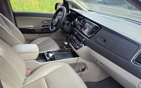 KIA Carnival III, 2017 год, 2 950 000 рублей, 7 фотография