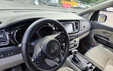 KIA Carnival III, 2017 год, 2 950 000 рублей, 10 фотография