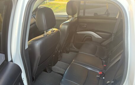 Mitsubishi Outlander III рестайлинг 3, 2011 год, 1 200 000 рублей, 2 фотография