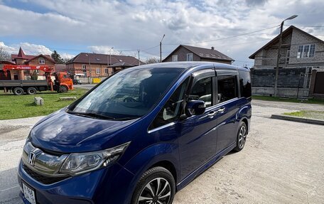 Honda Stepwgn IV, 2017 год, 1 780 000 рублей, 3 фотография