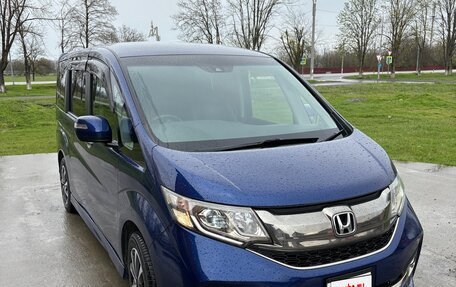 Honda Stepwgn IV, 2017 год, 1 780 000 рублей, 4 фотография