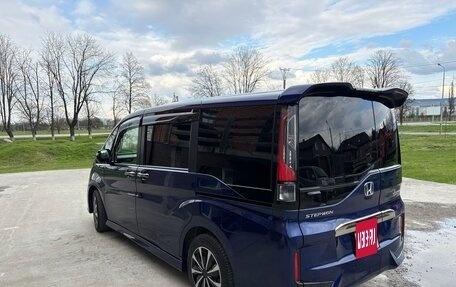 Honda Stepwgn IV, 2017 год, 1 780 000 рублей, 2 фотография