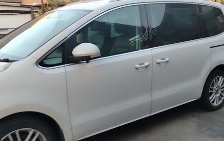Volkswagen Sharan II, 2018 год, 2 150 000 рублей, 3 фотография