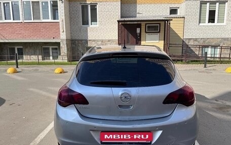 Opel Astra J, 2011 год, 610 000 рублей, 2 фотография