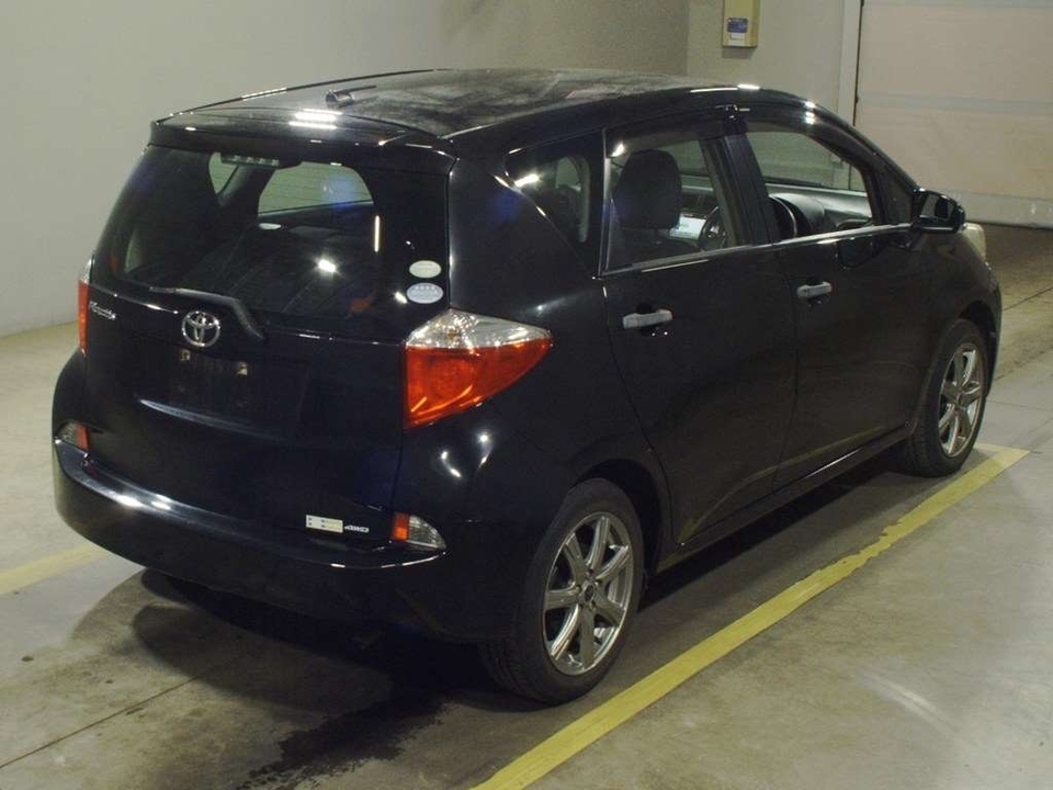 Toyota Ractis II, 2011 год, 915 000 рублей, 2 фотография