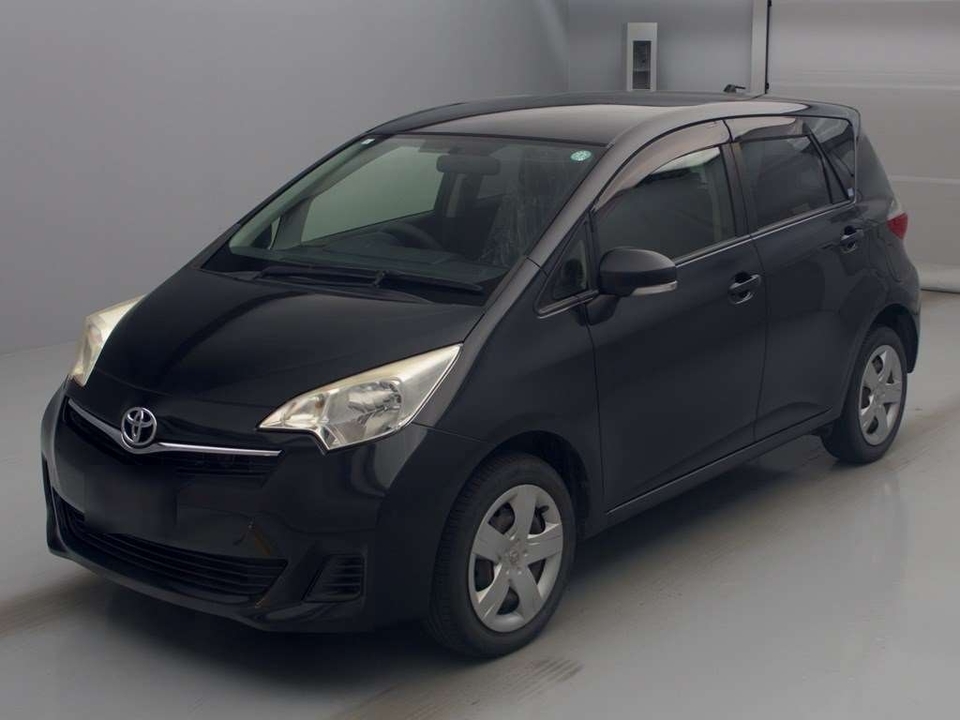 Toyota Ractis II, 2013 год, 913 000 рублей, 1 фотография