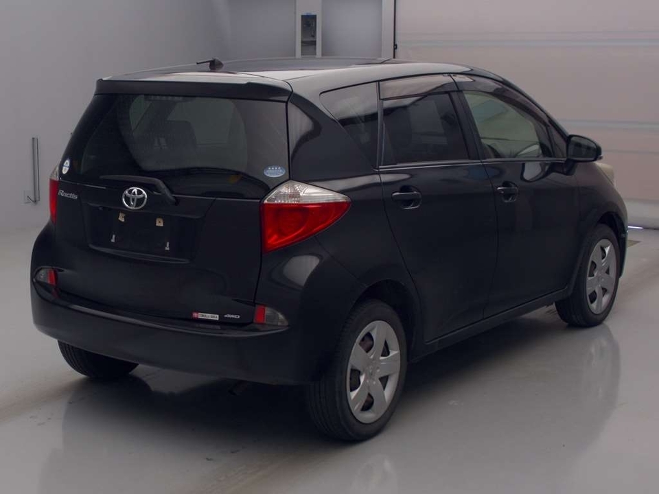 Toyota Ractis II, 2013 год, 913 000 рублей, 2 фотография