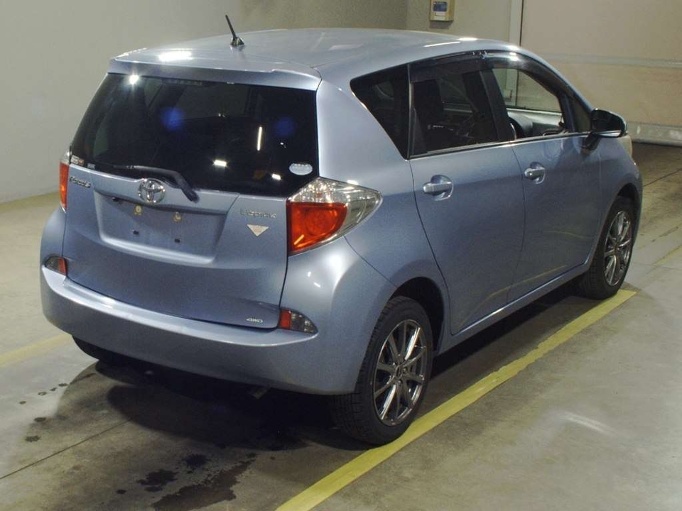 Toyota Ractis II, 2013 год, 901 000 рублей, 2 фотография