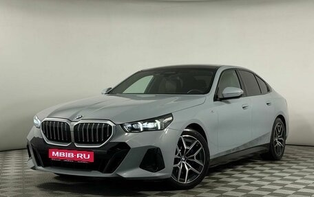 BMW 5 серия, 2023 год, 5 999 000 рублей, 1 фотография